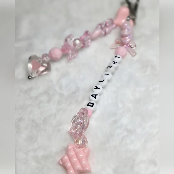 Taylor Swift Pink and White Keychain - Picture 3 of 3